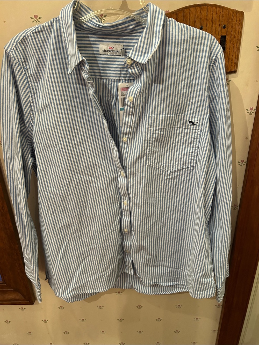 Vineyard Vines women’s Light Blue & White Striped Button-Down Shirt